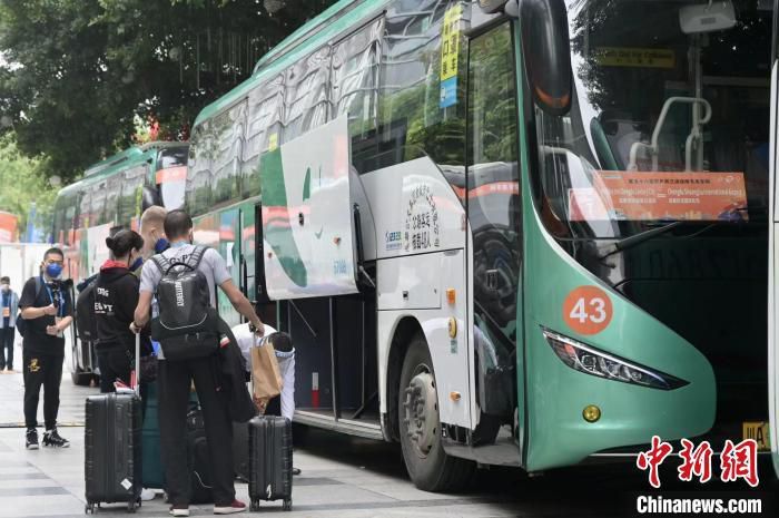 预告中，宏大战斗场面高燃来袭：城市翻转的视觉奇观，毁天灭地的惊天爆炸，热血沸腾的过招动作，场面超燃视效震撼